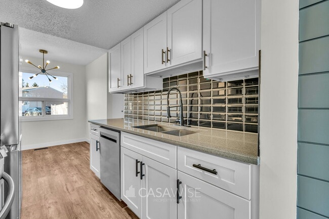 Building Photo - 8 Lakewood Village NW