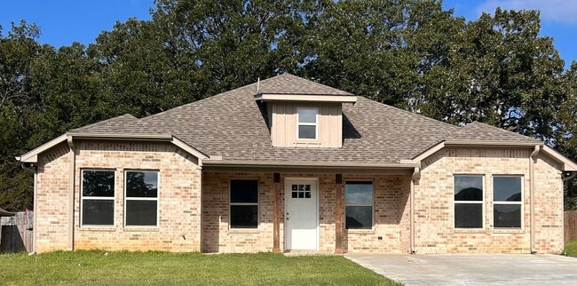 Building Photo - Amazing 4bd/ 2ba house in Silo School Dist...