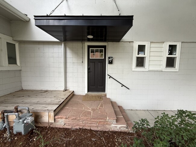 Building Photo - 1010 8th St Rental