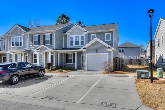 Photo - 3 Bedroom 2.5 Bath in Canterbury Farms!