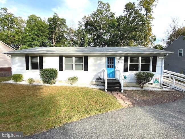 Photo - 611 Yorktown Blvd