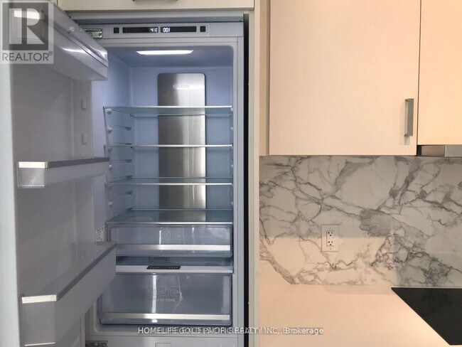 Photo - 60 Honeycrisp Cres Unit 1006