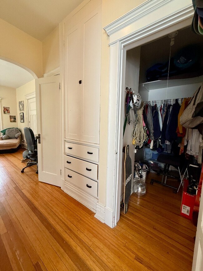 Photo - 1 bedroom apartment with private balcony! Unit 4