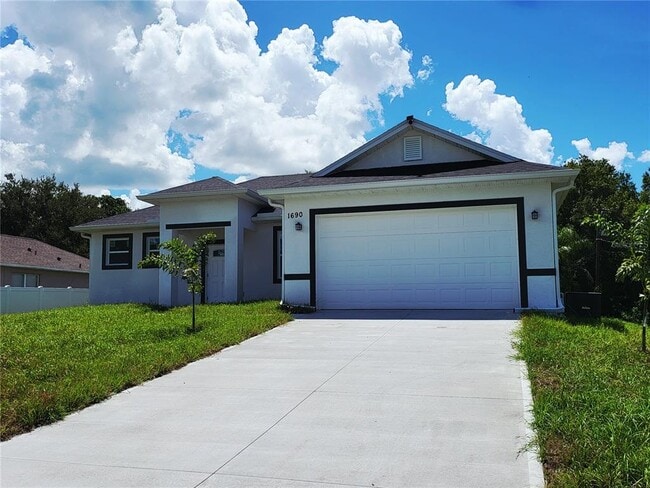Photo - 1690 Welland St SE