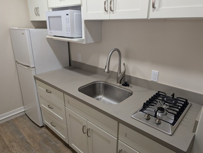 Building Photo - Two months free rent-Studio in Central Davis