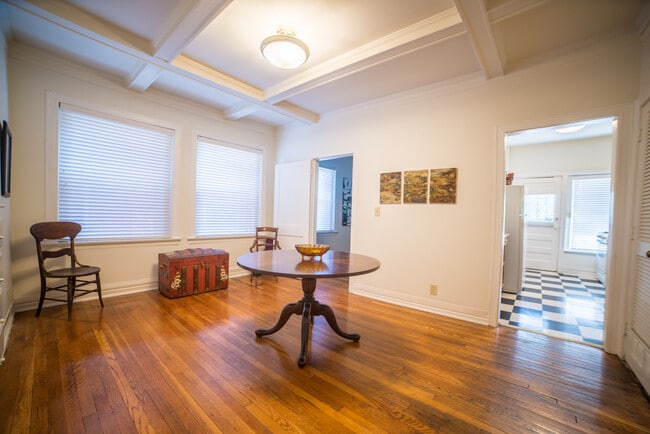 Photo - 3513 Wyandotte St Unit 3N