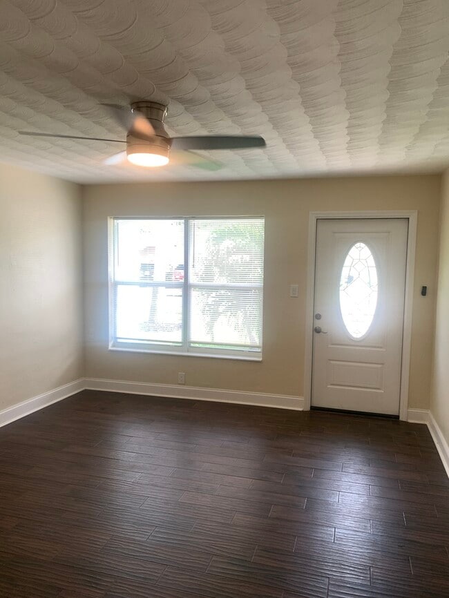 Photo - REMODELED 2 BR, 1 BATH 1 CAR GARAGE !