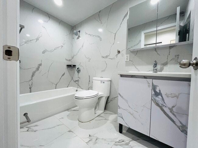 Photo - 3956 58th St