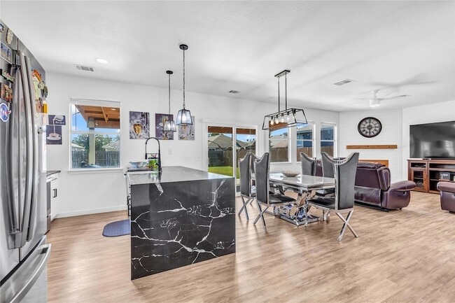 Photo - 11511 Marshall St