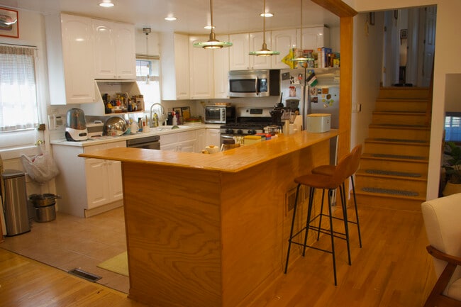Photo - 9910 Crawford Ave