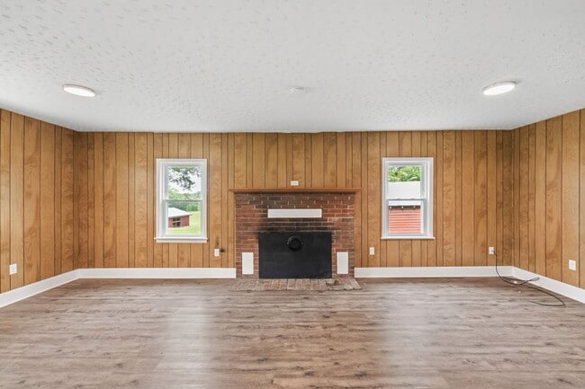 1457 Caledon Rd