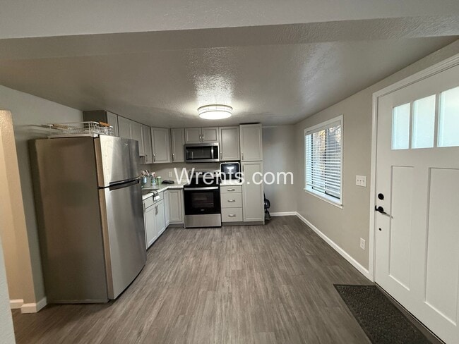 Photo - 6319-6321 N Stevens St