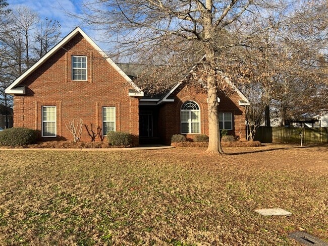 Building Photo - Southern Comfort & Style: Discover This Be... Rental