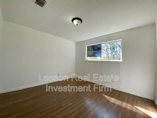 Photo - 323 W 83rd St