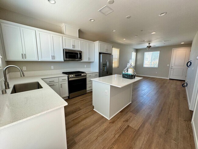 610 McCaffrey Wy