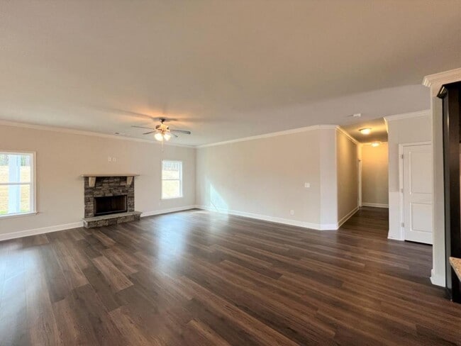 Photo - 130 Hawthorn Ln