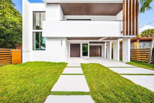 Photo - 241 NW 46th St