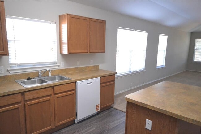 Photo - 2106 Kane Cove