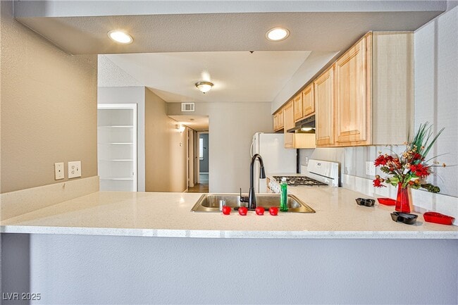 Building Photo - 4280 Tara Ave Unit 1