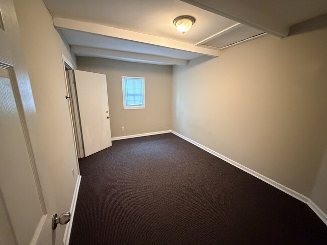 Photo - 4704 Chenevert St