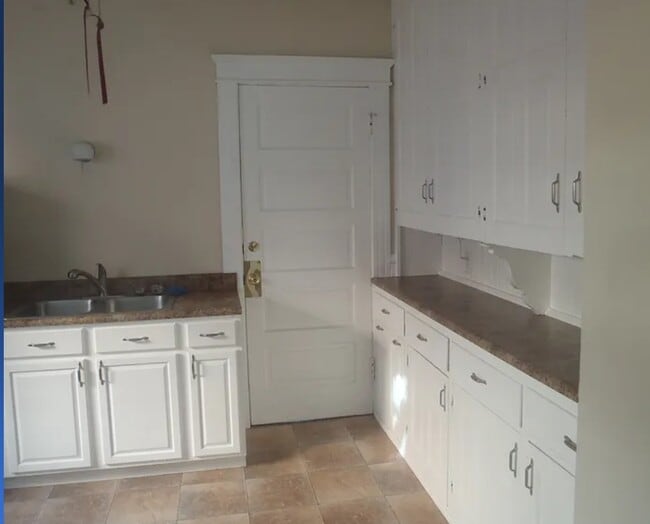 Photo - 541 W 9th St