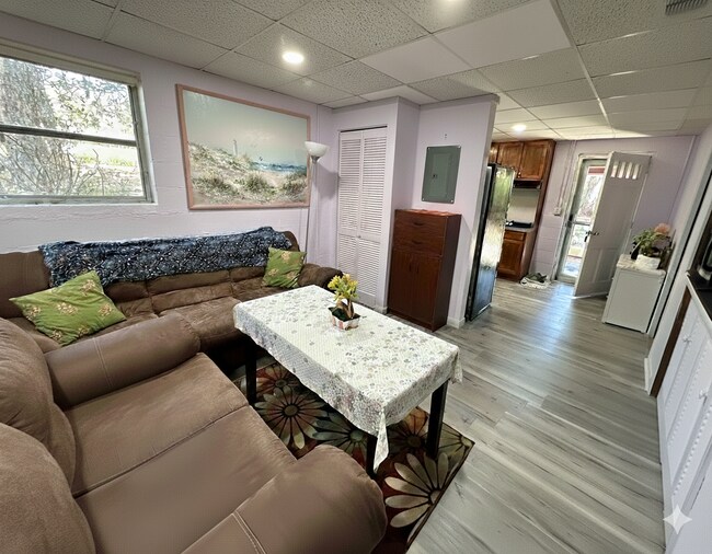 Photo - 923 Abbiegail Dr