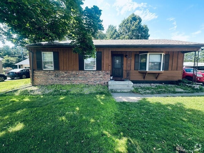 Building Photo - Charming 3 Bedroom Home in Heart if Maplew...