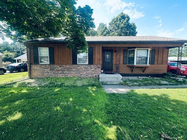 Charming 3 Bedroom Home in Heart if Maplew... - Charming 3 Bedroom Home in Heart if Maplew...