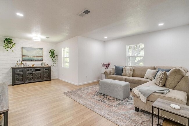 Photo - 1701 Larkspur Dr