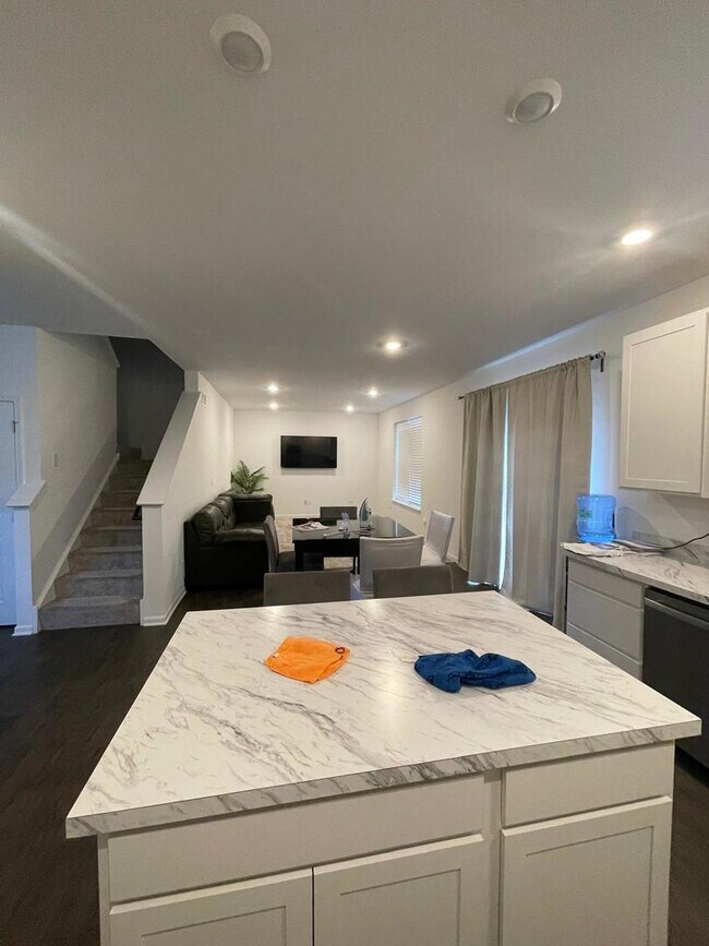 Photo - 1464 Collins St