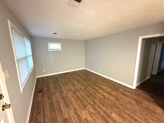 Photo - 1497 Maxine St