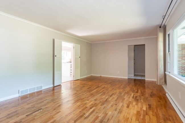 Photo - 3 bedroom 1.5 bath 1668 Sqft home just 1 m...