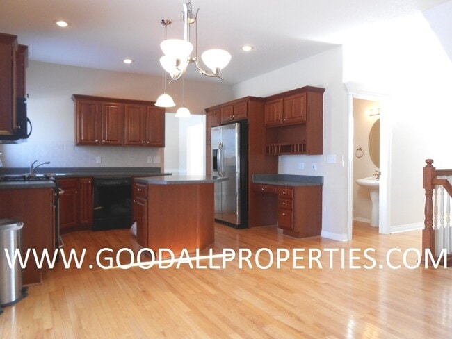 Photo - Spacious 4 Bedroom Home in Urbandale