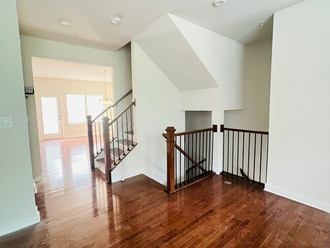 Photo - 1303 Samuel Dr