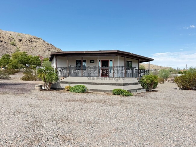 4213 W Cheyenne Dr