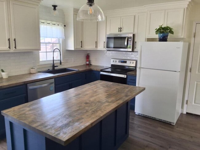 Photo - 7620 Hammersley Rd