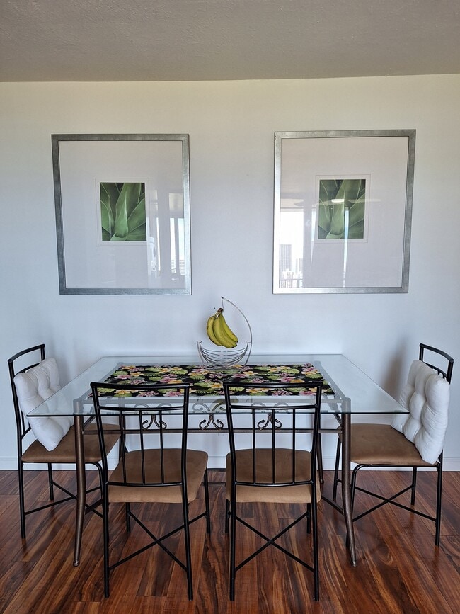 Dining table seating 4 - 2916 Date St Unit Fairway House