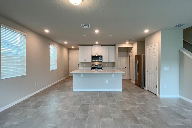 Photo - 537 Legacy Lp