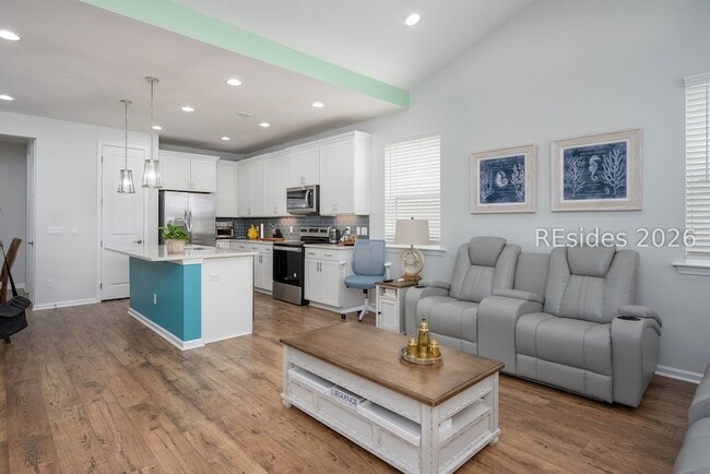 198 Sandbar Ln