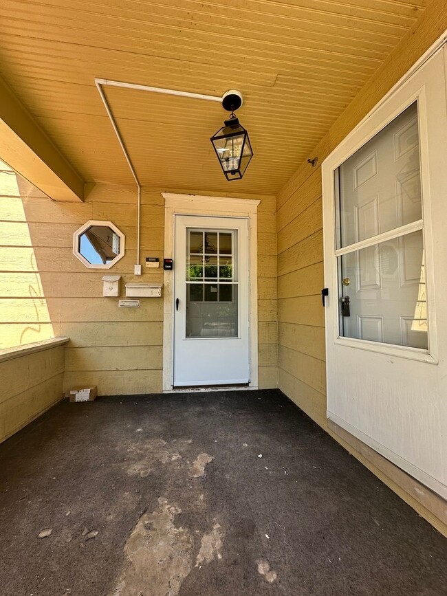 Building Photo - KM1605 Unit 1