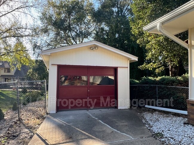 Photo - 2826 67th St