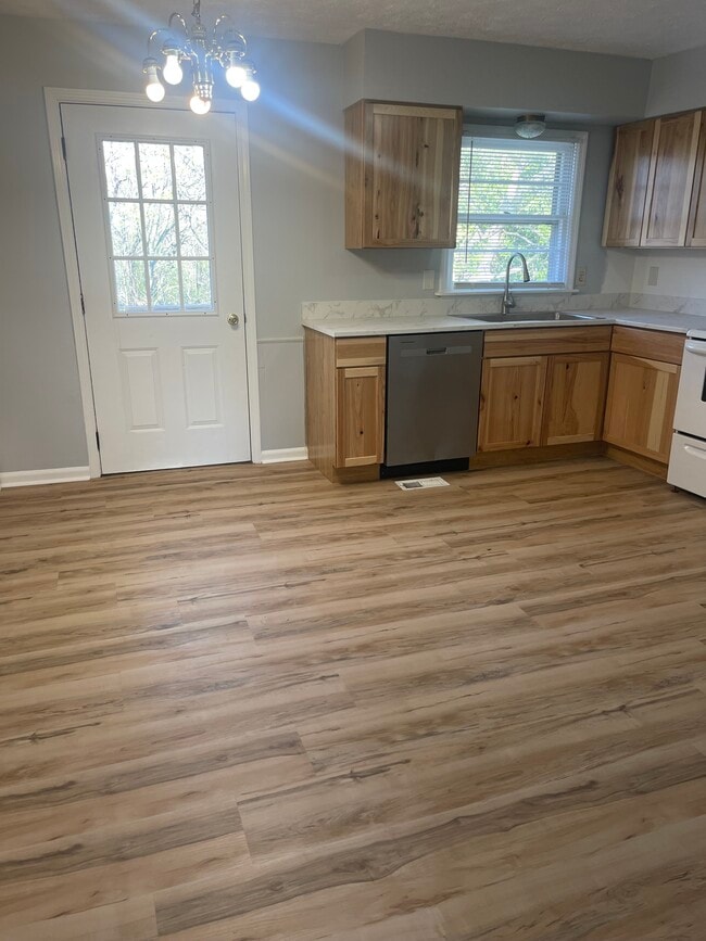 Photo - 16 Hughes Ave