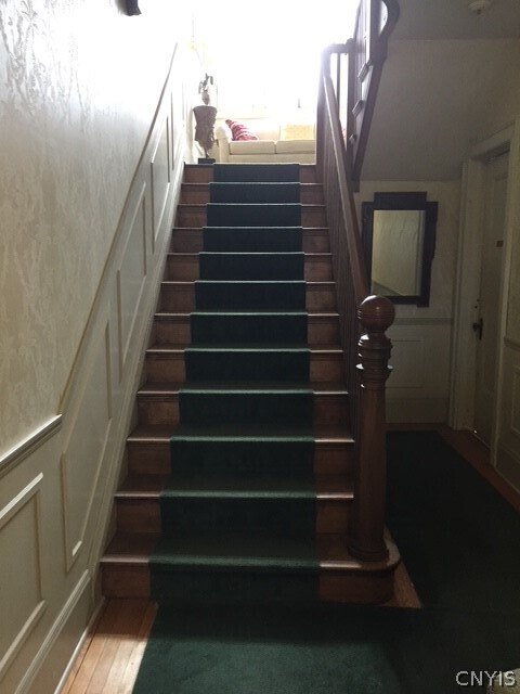Photo - 1618 James St