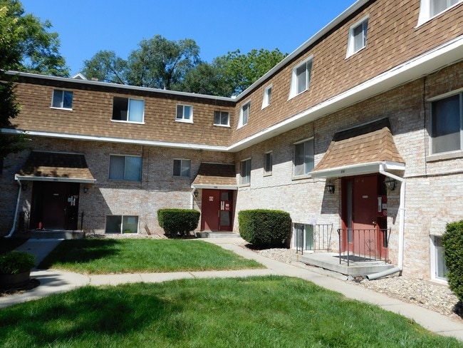 Plaza Court Apartments