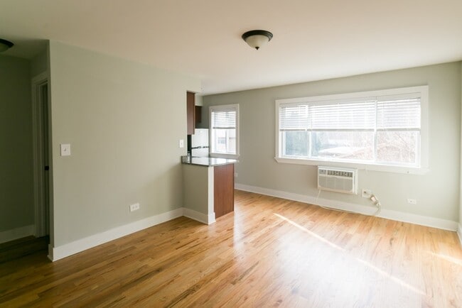 Building Photo - 704 Elm Pl Unit J08P