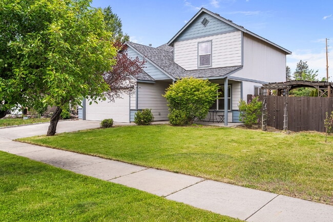 Building Photo - Spacious 3 Bed Home in Southeast Bend