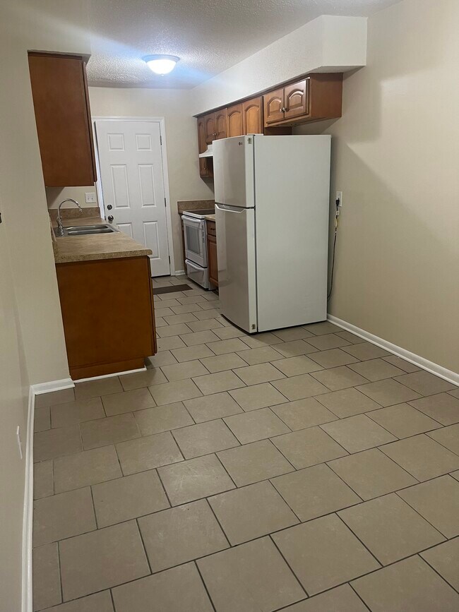 Photo - 106 Tuckahoe Square E