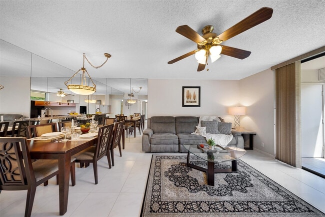 Photo - 5250 Las Verdes Cir Unit 317