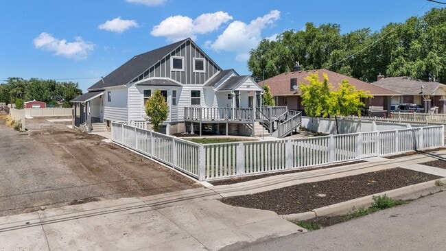 Photo - 259 E Main St