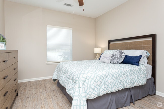 2 BR, 2 BA - 891 SF